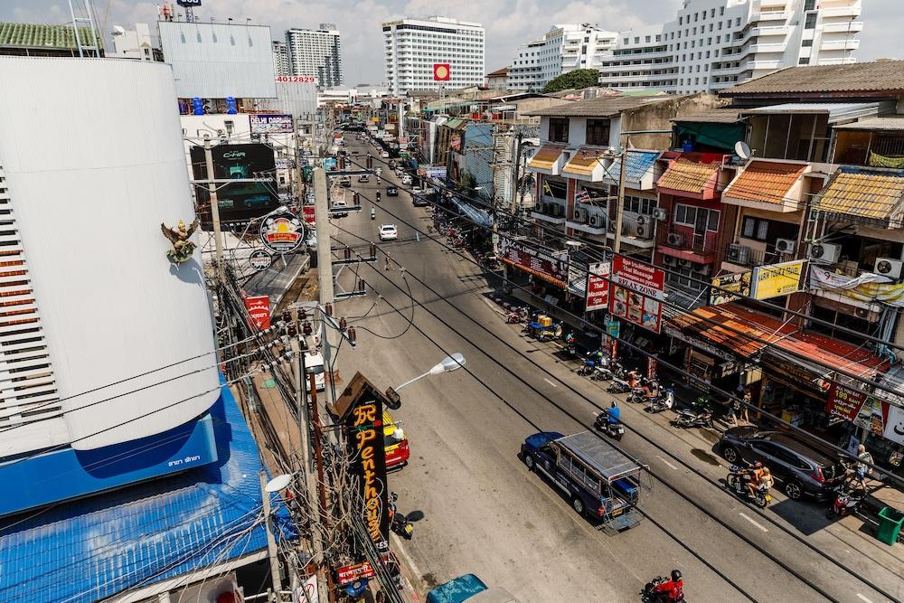 The Classroom Hotel Pattaya Exterior foto
