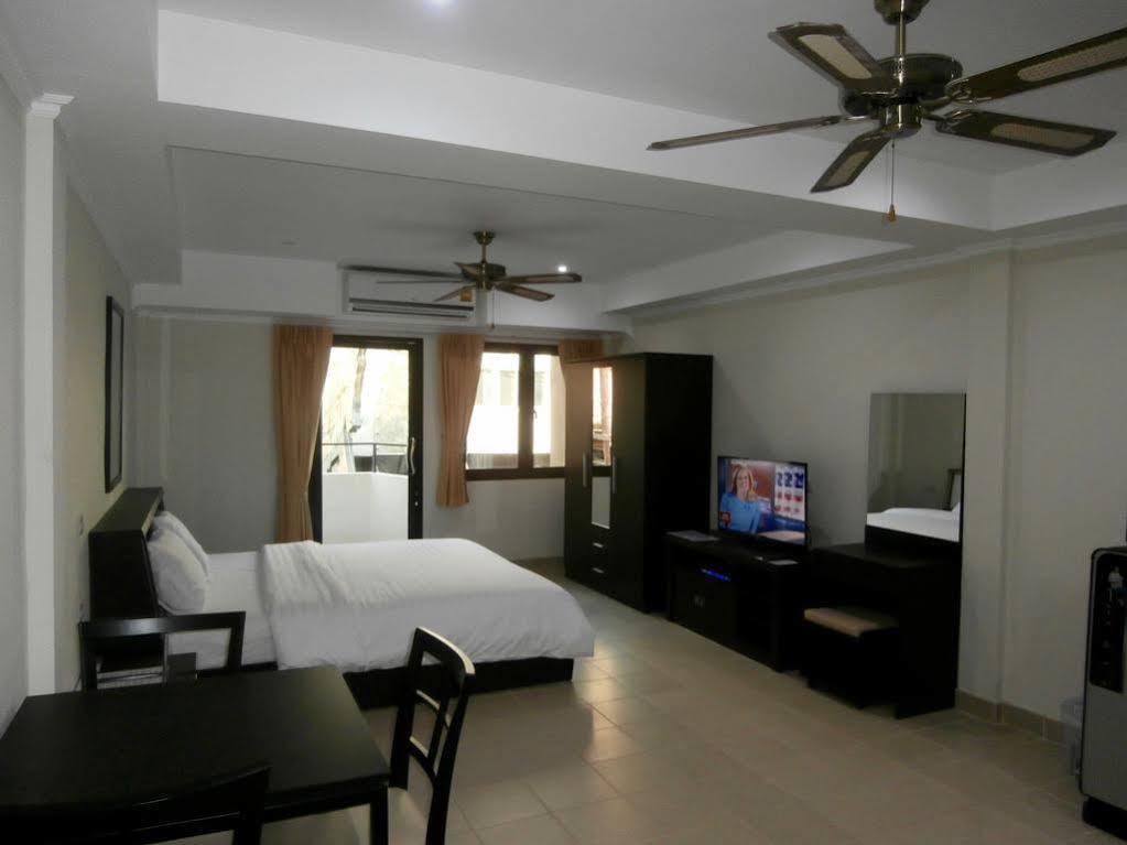 The Classroom Hotel Pattaya Exterior foto