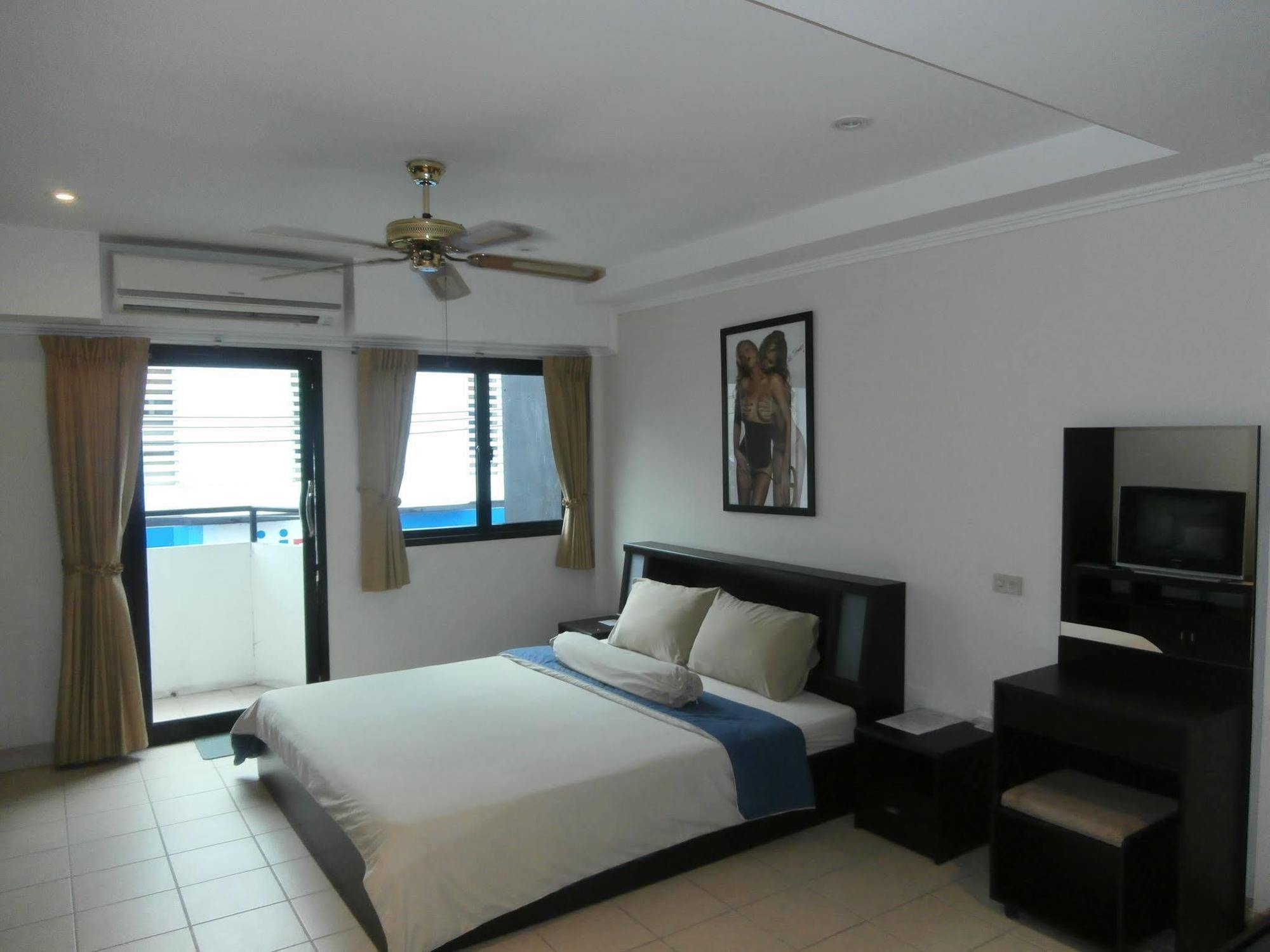The Classroom Hotel Pattaya Exterior foto