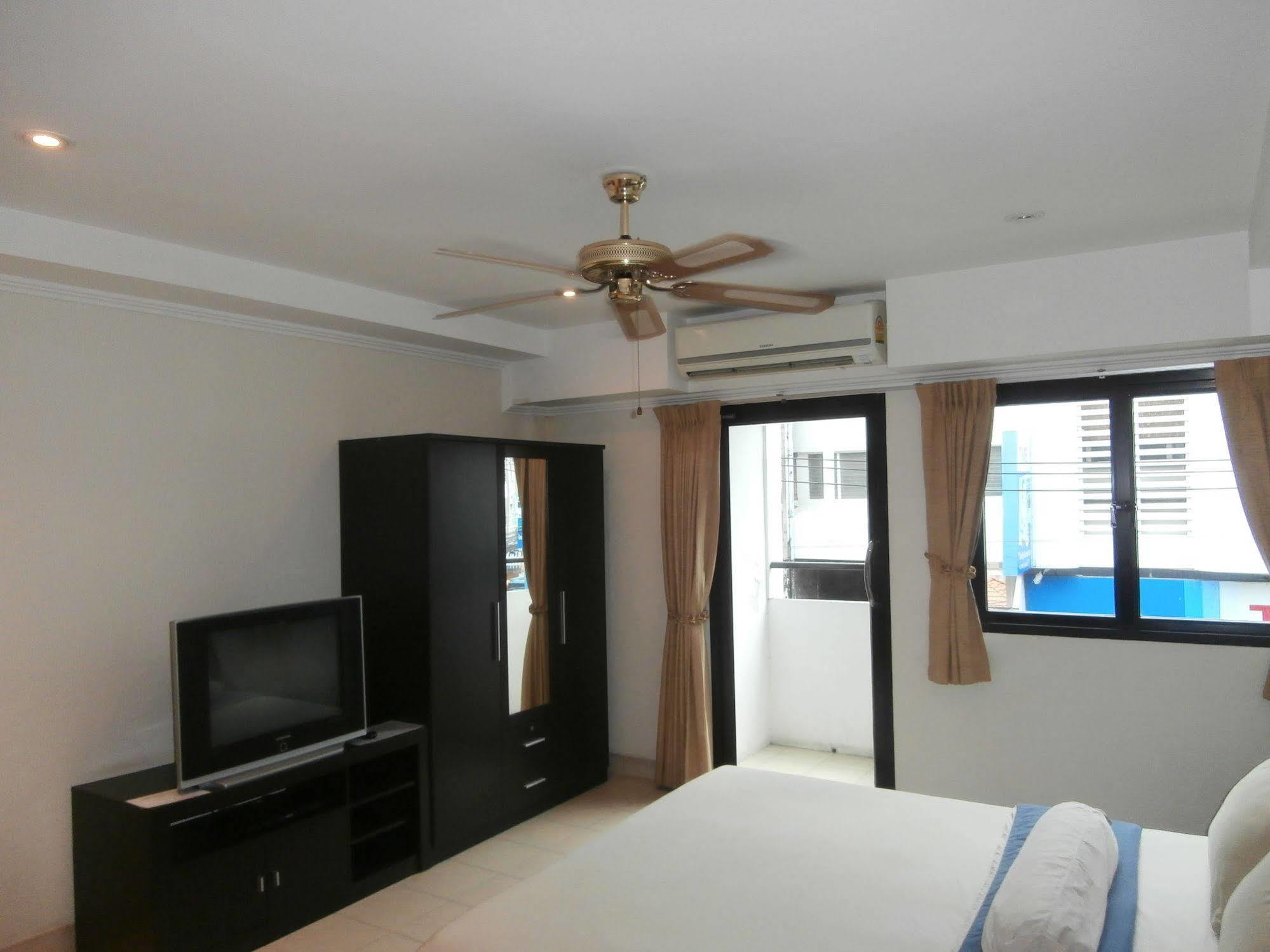 The Classroom Hotel Pattaya Exterior foto