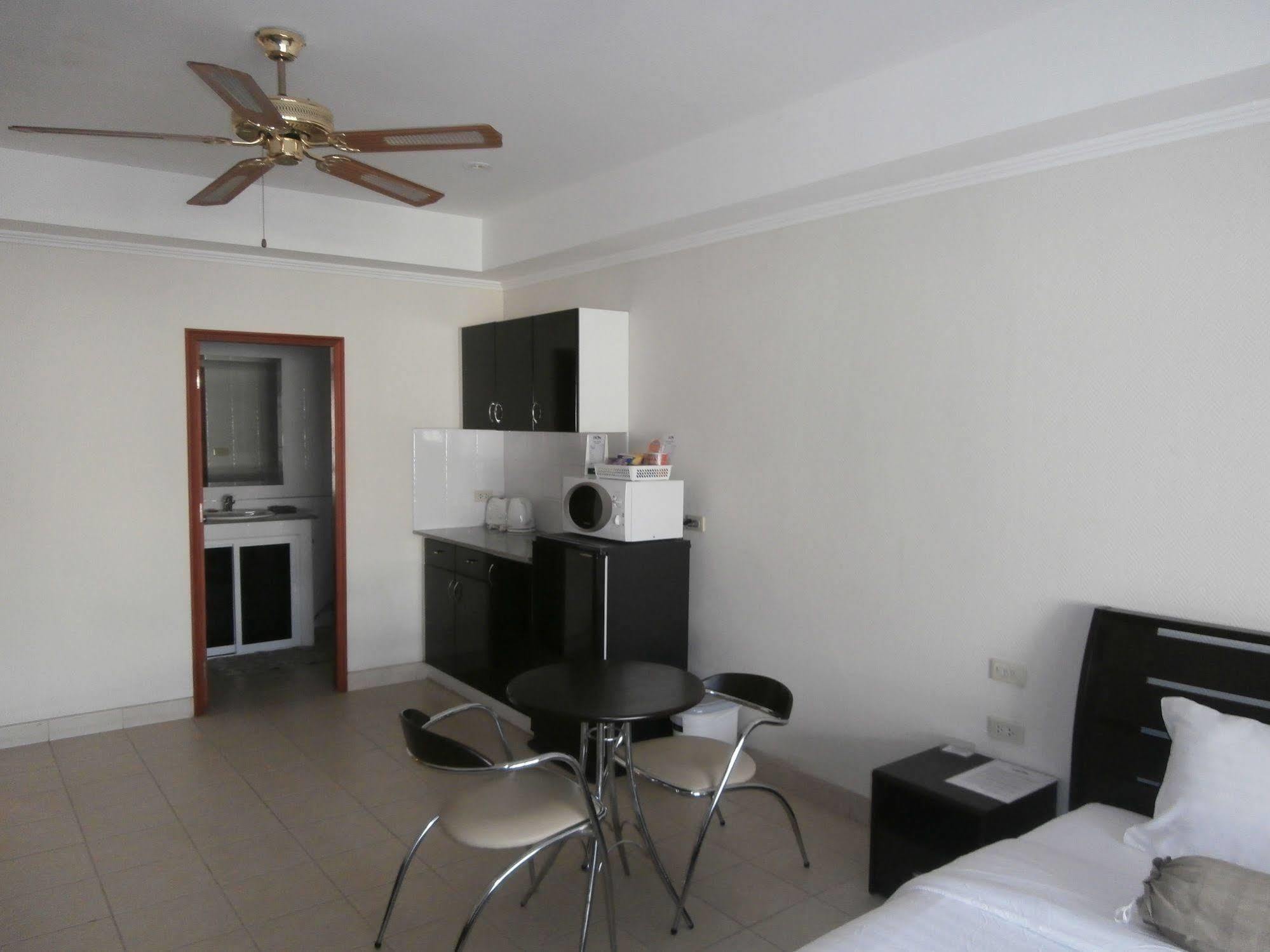 The Classroom Hotel Pattaya Exterior foto
