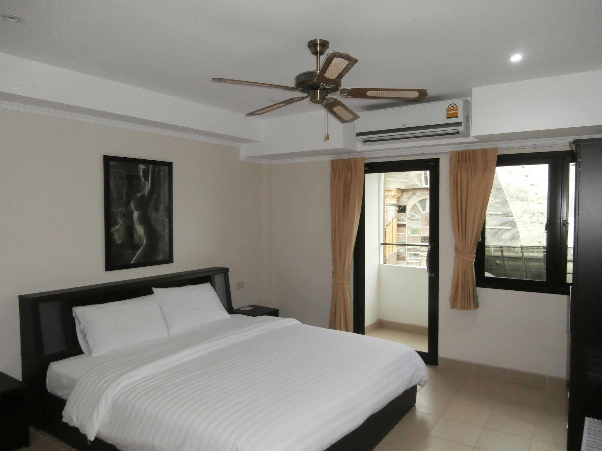The Classroom Hotel Pattaya Exterior foto